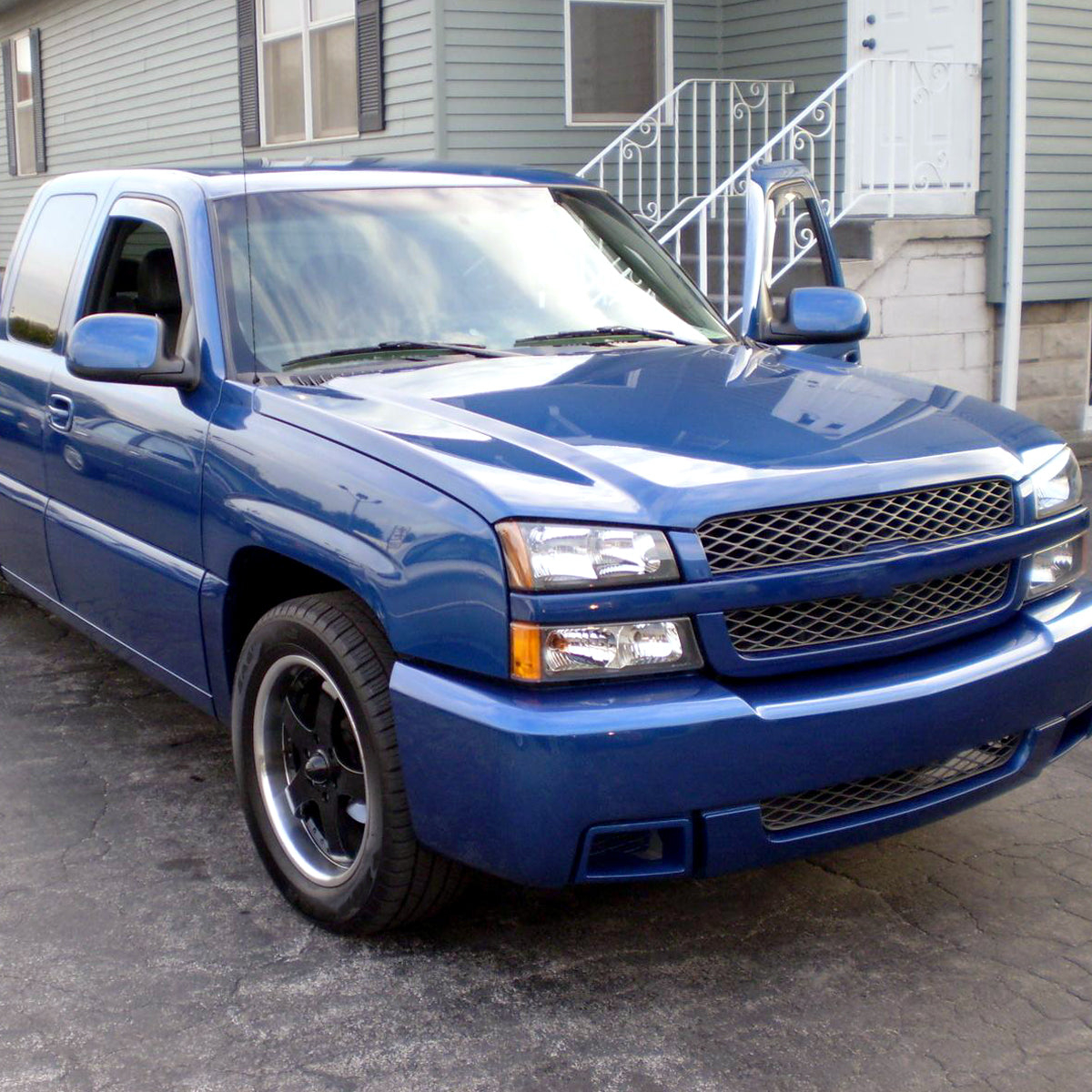 2002-2007 Chevrolet Silverado/Avalanche Bumper Lights (Matte Black Housing/Clear Lens)