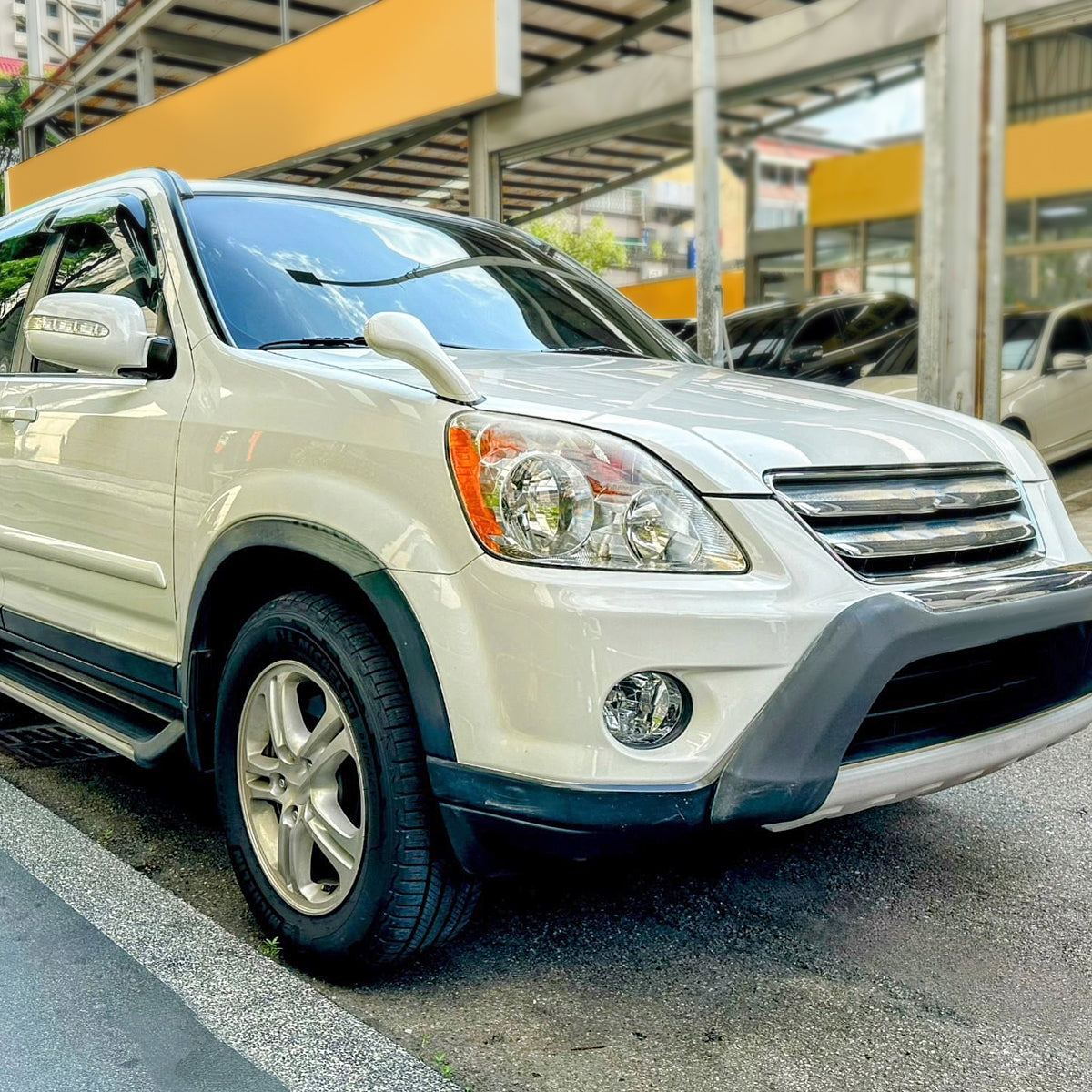 2005-2006 Honda CR-V Factory Style JP Headlights with Amber Reflectors (Chrome Housing/Clear Lens)