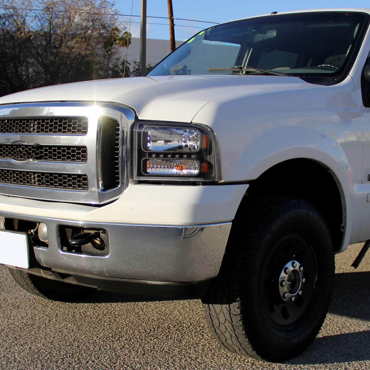1999-2004 Ford F-250/F-350/F-450/F-550/Excursion Crystal Headlights w/ SMD LED Light Strip (Matte Black Housing/Clear Lens)