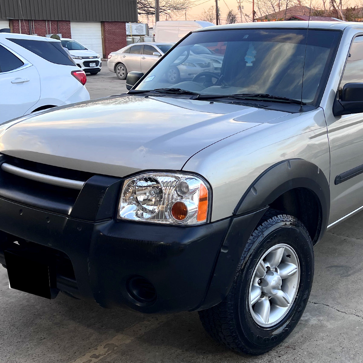 2001-2004 Nissan Frontier XE Factory Style Headlights (Chrome Housing/Clear Lens)