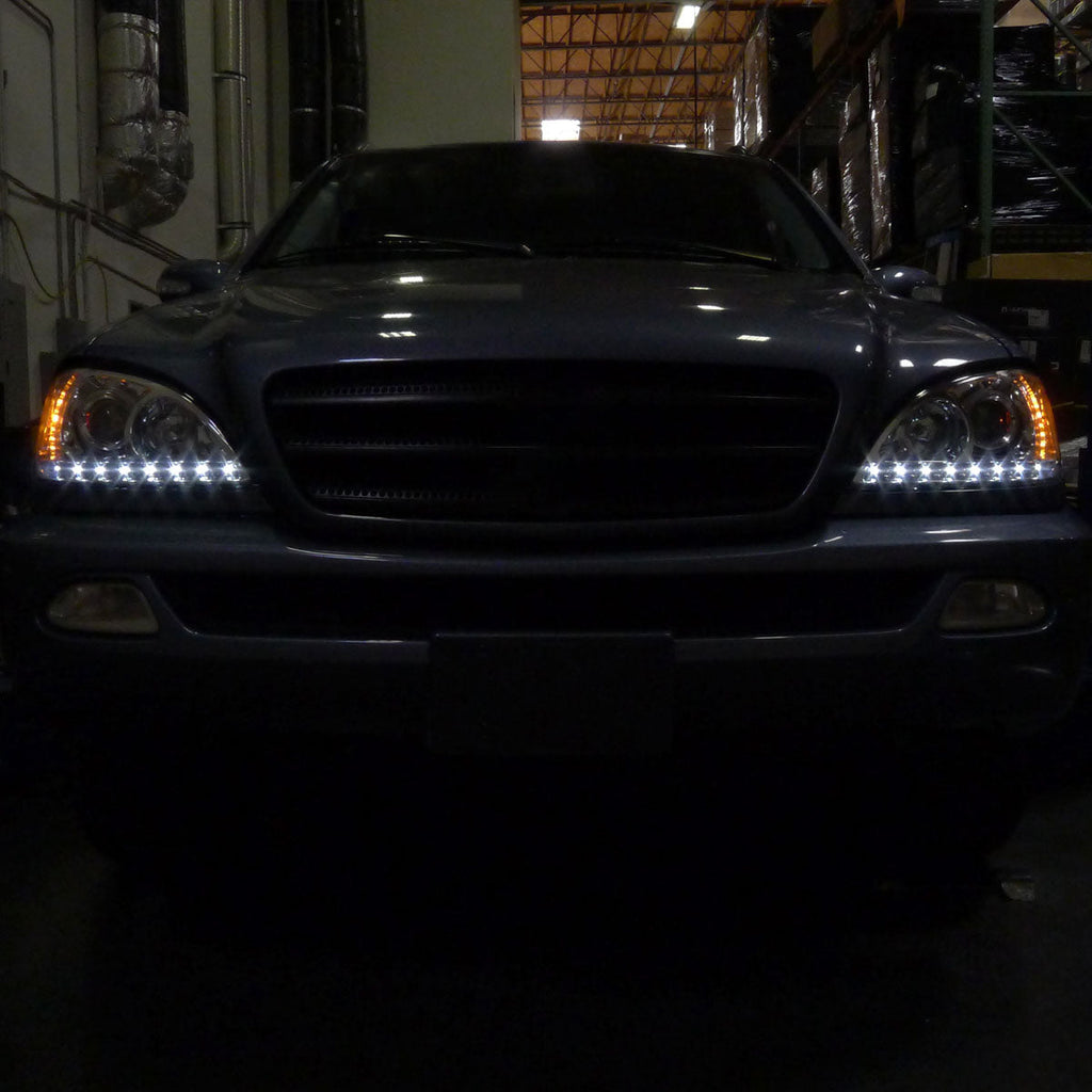 2002-2005 Mercedes Benz W163 ML Class Projector Headlights w/ SMD LED Light Strip (Chrome Housing/Clear Lens)