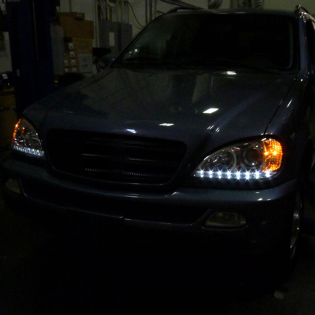 1998-2001 Mercedes Benz W163 ML Class Projector Headlights w/ SMD LED Light Strip (Chrome Housing/Clear Lens)