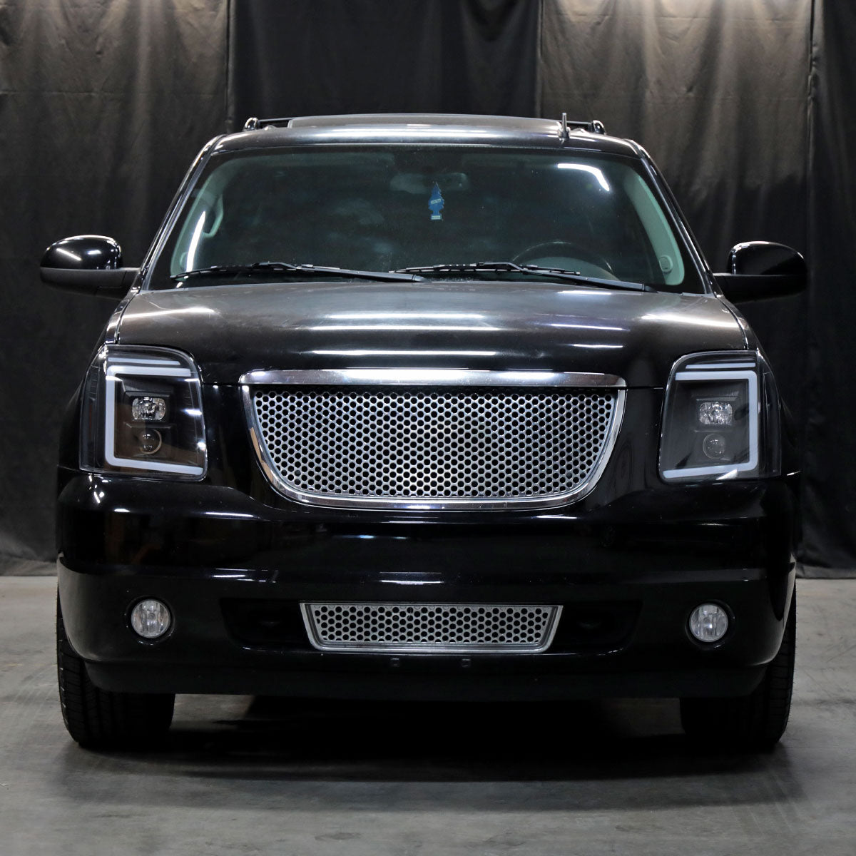 2007-2014 GMC Yukon/XL 1500/XL 2500 Switchback Sequential LED Turn Signal Projector Headlights (Matte Black Housing/Clear Lens)