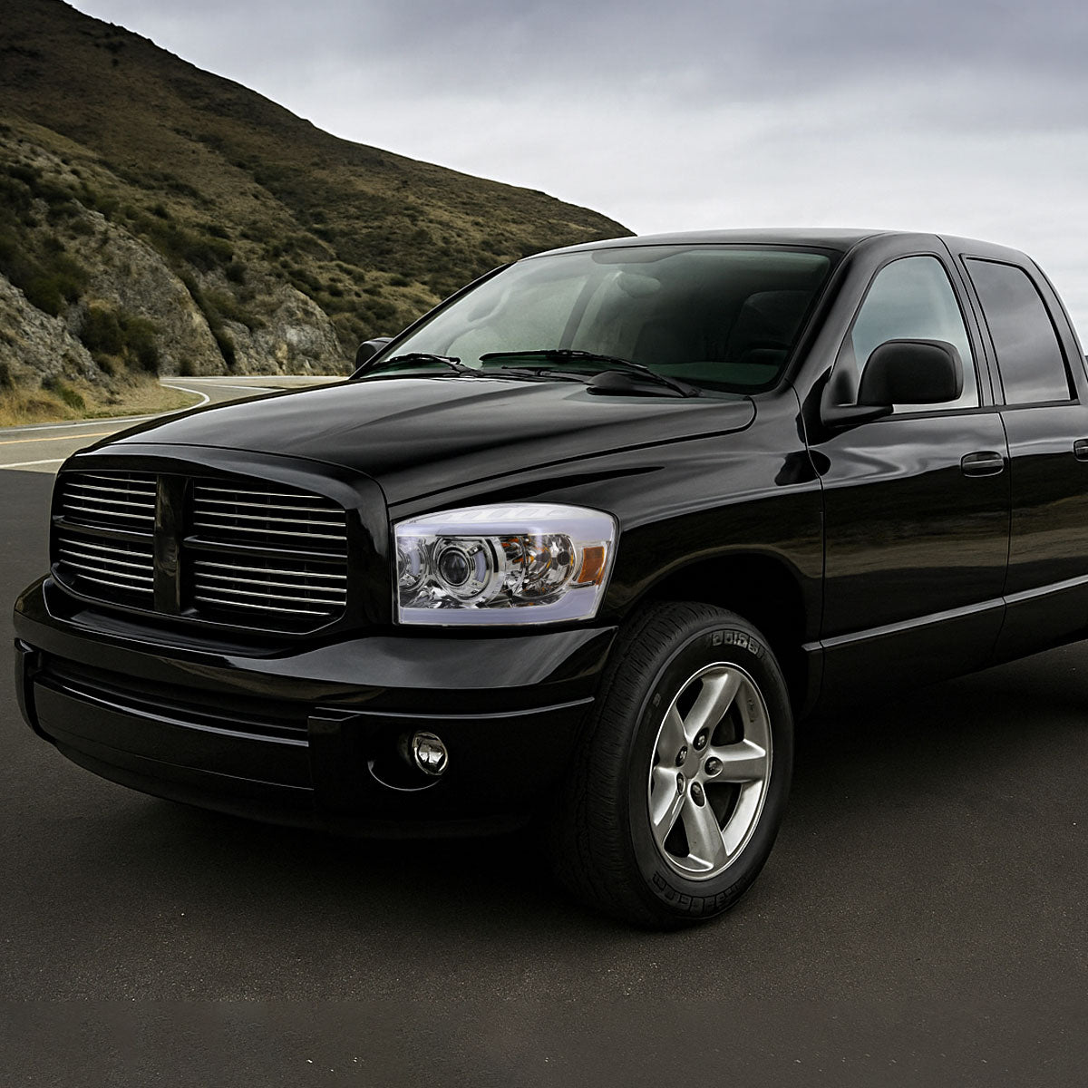 2006-2008 Dodge RAM 1500/ 2006-2009 Dodge RAM 2500/3500 LED Tube Projector Headlights (Chrome Housing/Clear Lens)