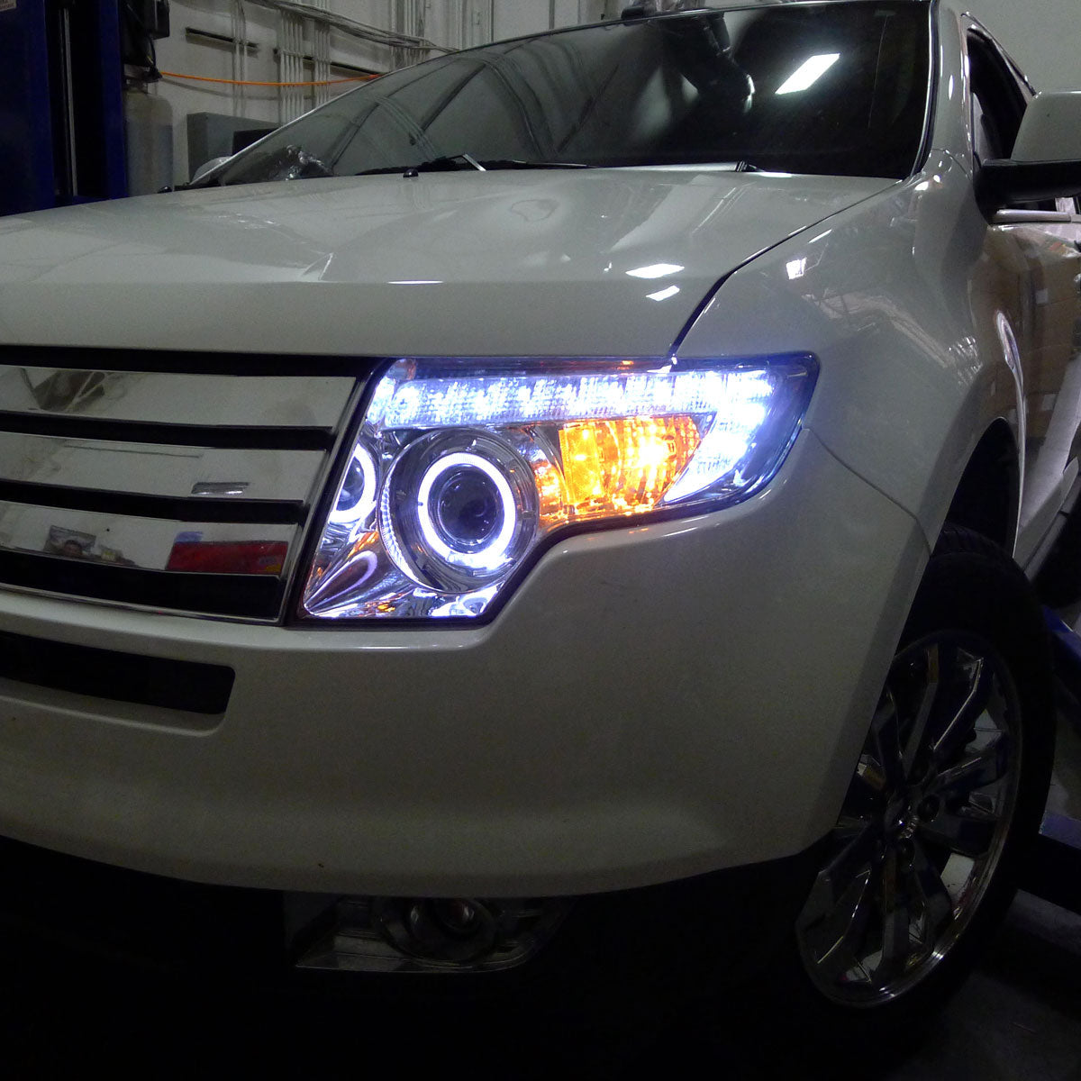 2007-2010 Ford Edge Halo Projector Headlights w/ LED Light Strip (Chrome Housing/Clear Lens)