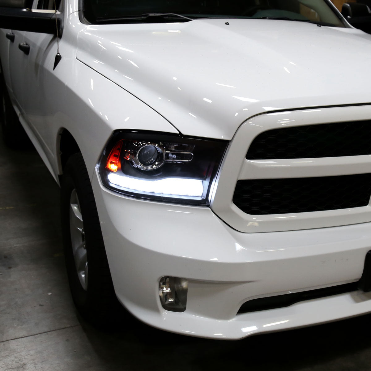 2009-2018 Dodge RAM 1500 / 2019-2021 RAM Classic / 2010-2018 RAM 2500 3500 Switchback Sequential LED Bar Projector Headlights (Matte Black Housing/Clear Lens)