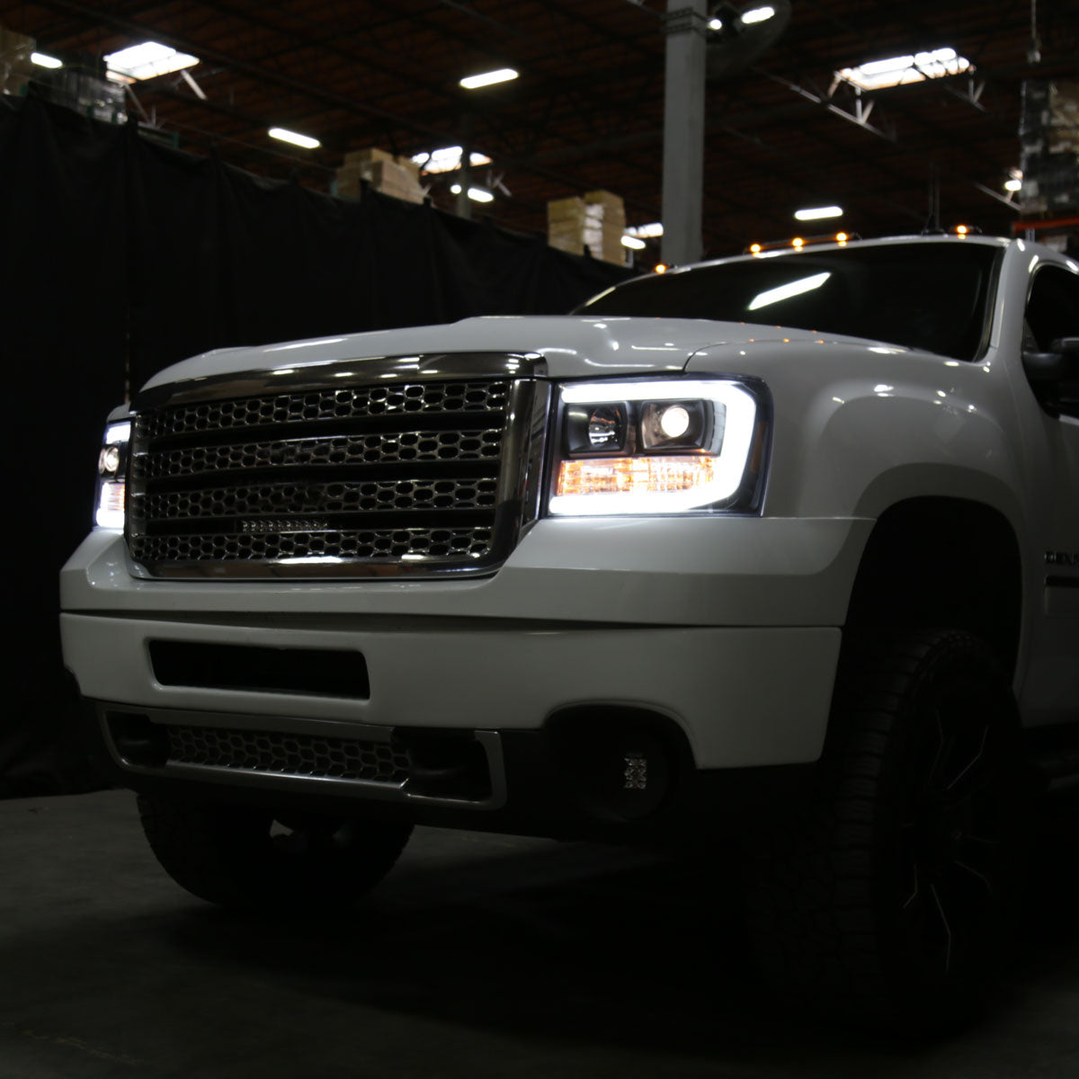 2007-2013 GMC Sierra 1500 / 2007-2014 Sierra 1500HD 2500HD 3500HD / 2009-2013 Sierra 1500 Hybrid LED C-Bar Projector Headlights (Matte Black Housing/Clear Lens)