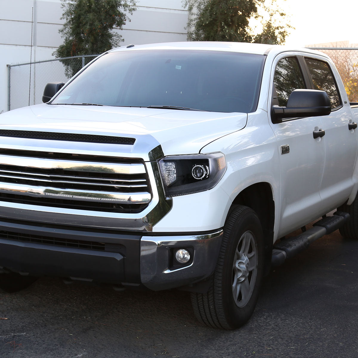 2014-2021 Toyota Tundra Retro Style V2 Projector Headlights (Matte Black Housing/Clear Lens)