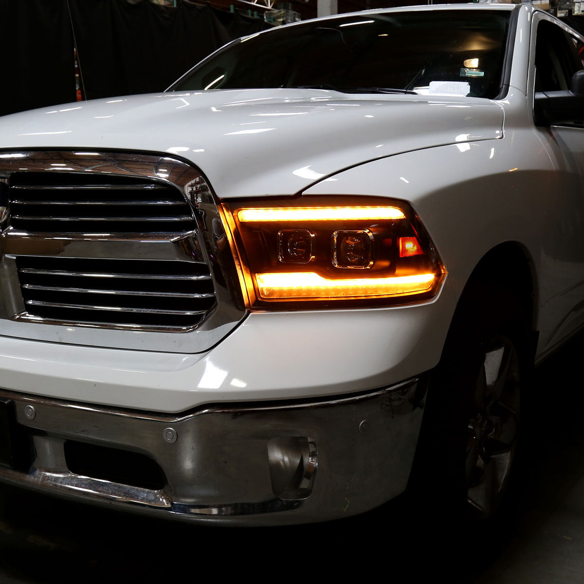 2009-2018 Dodge RAM 1500  / 2019-2021 RAM Classic / 2010-2018 RAM 2500 3500 Projector Headlights w/ Amber LED Sequential Turn Signal (Matte Black Housing/Clear Lens)