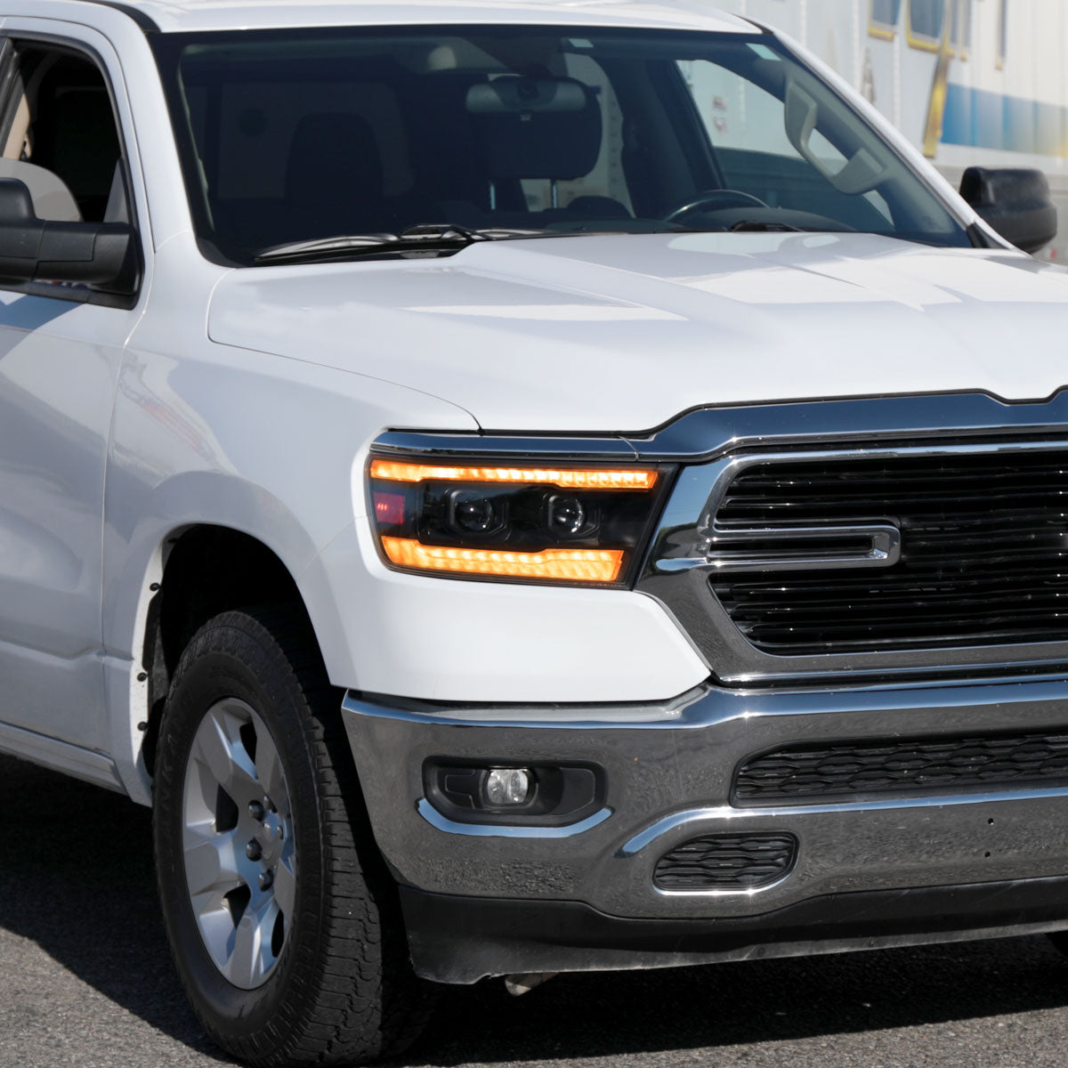 2019??‚??2024 Dodge RAM 1500 Projector Headlights w/ Amber LED Sequential Turn Signals & Startup Animation (Matte Black Housing / Clear Lens)