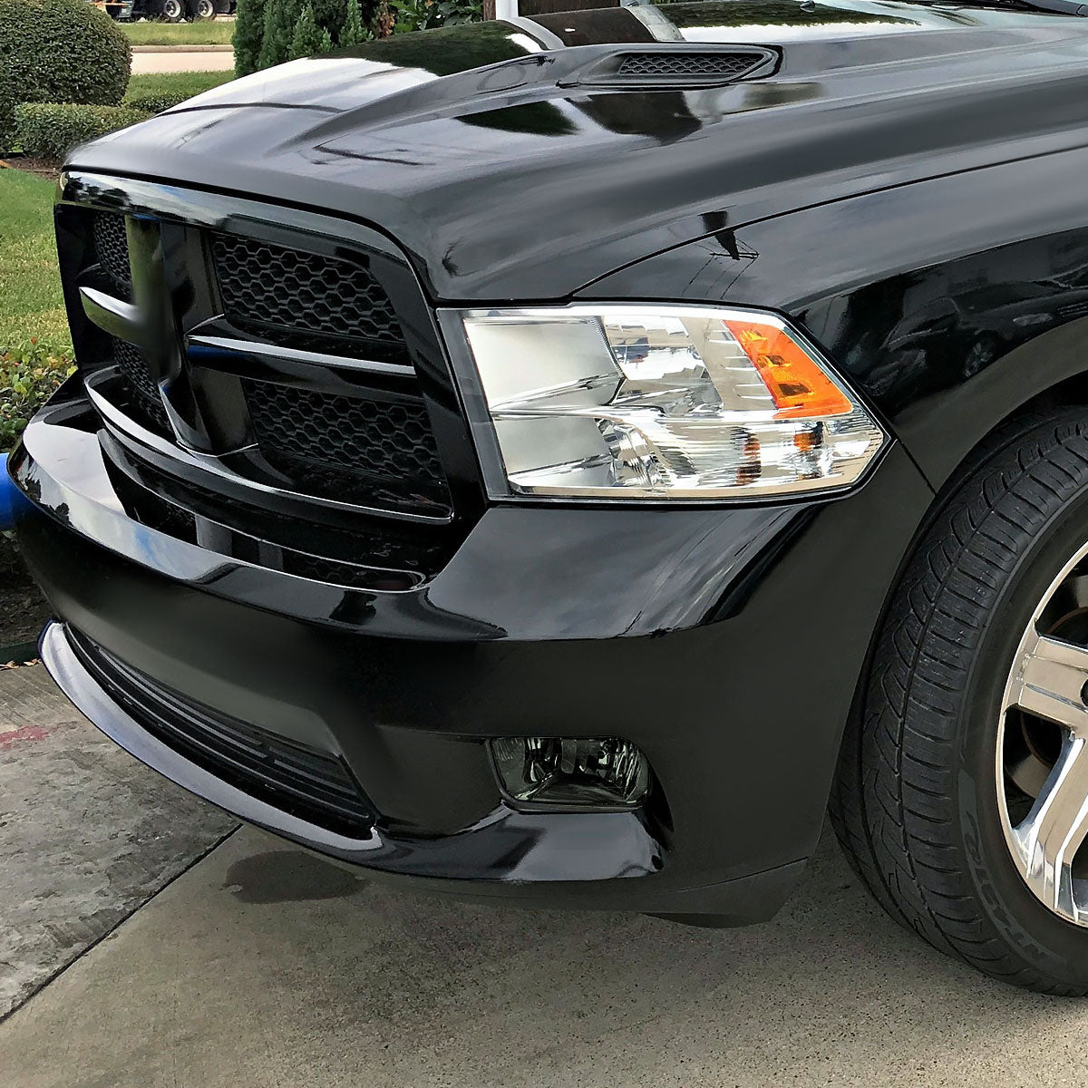 2009-2012 Dodge RAM 1500/ 2010-2018 RAM 2500/3500 H10 Fog Lights (Chrome Housing/Smoked Lens)
