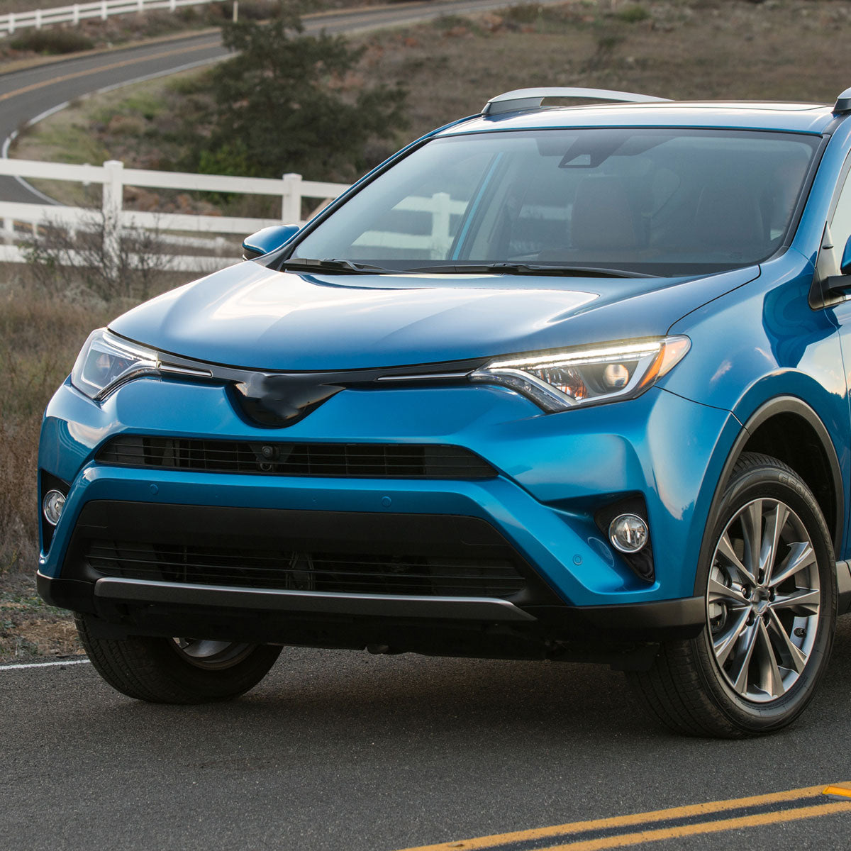 2016-2018 Toyota RAV4 H16 Fog Lights Kit (Chrome Housing/Clear Lens)