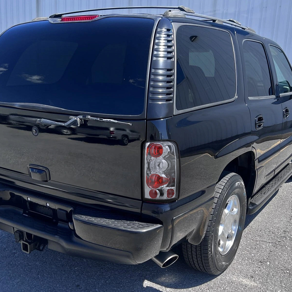 2000-2006 Chevrolet GMC Tahoe/Yukon/Suburban Tail Lights (Chrome Housing/Clear Lens)