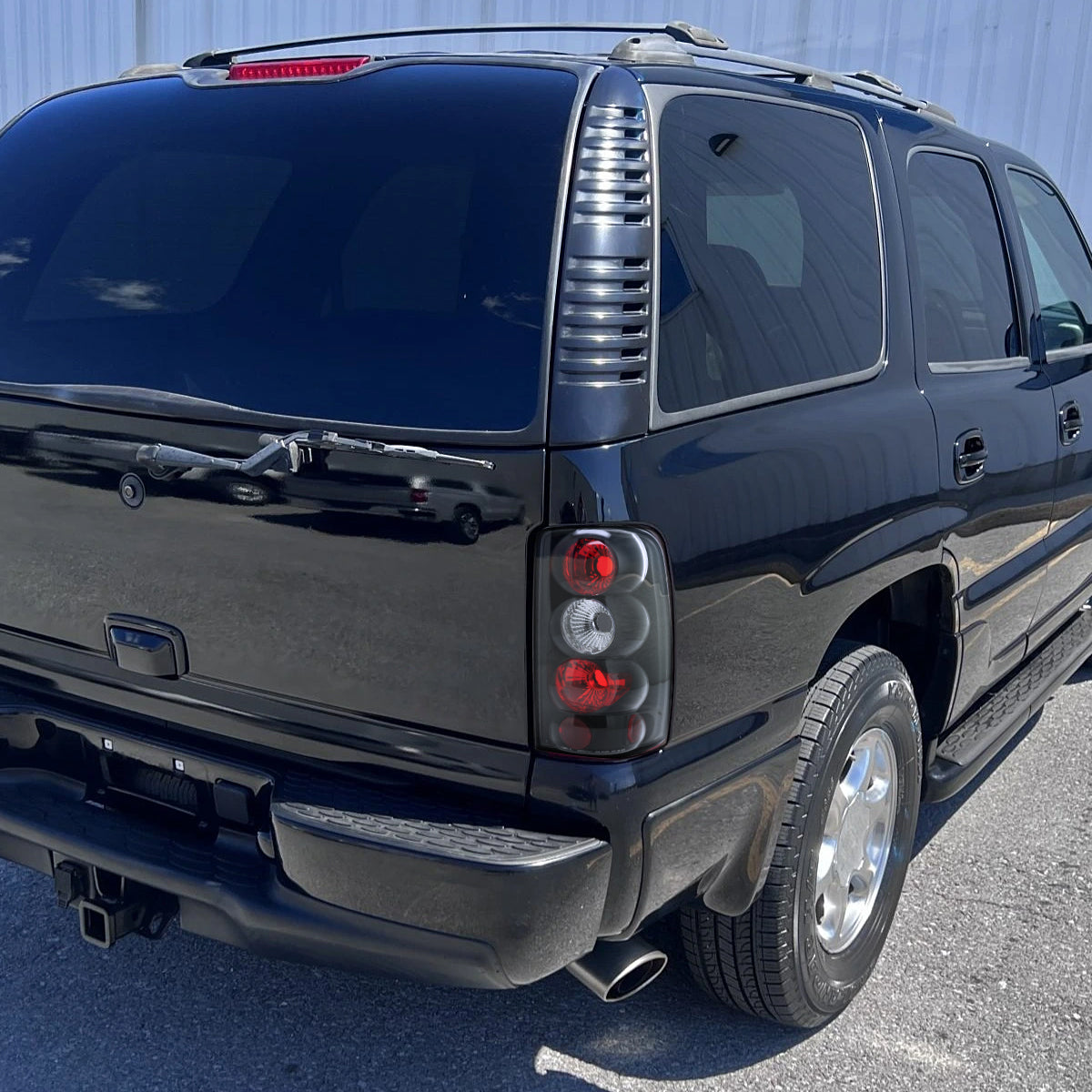 2000-2006 Chevrolet GMC Suburban/Tahoe/Yukon Tail Lights (Matte Black Housing/Clear Lens)