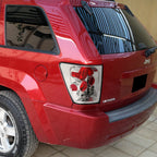 2005-2006 Jeep Grand Cherokee Tail Lights (Chrome Housing/Clear Lens)