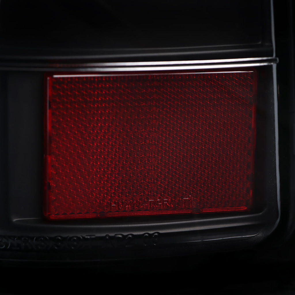 2003-2006 Chevrolet Silverado Red C Bar LED Tail Lights - G2 (Black Housing/Clear Lens)