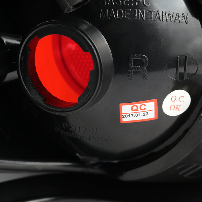 1999-2002 Chevrolet Silverado/ 1999-2006 GMC Sierra Tail Lights (Matte Black Housing/Clear Lens)