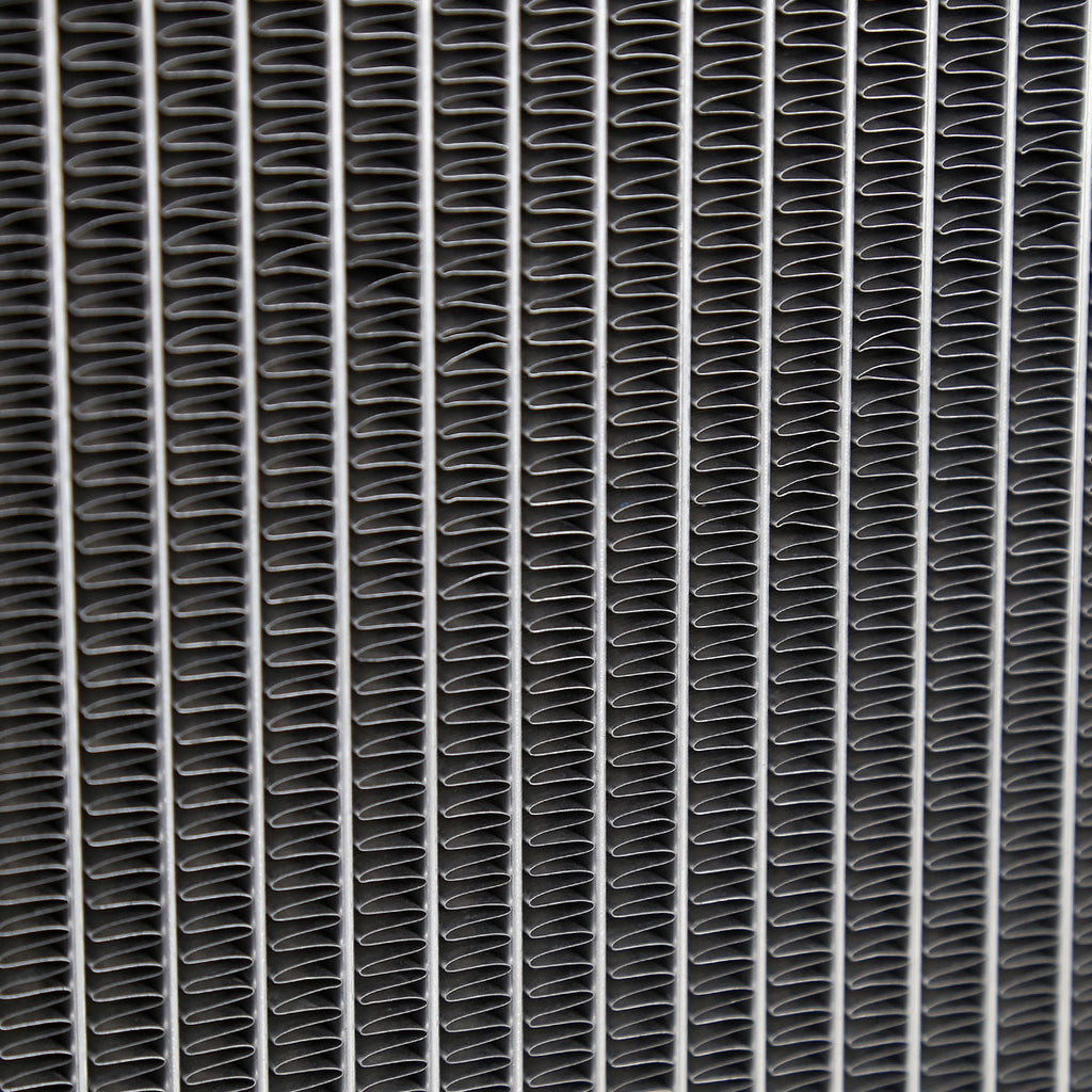 1987-2006 Jeep Wrangler TJ YJ 2.4L/4.2L 3-Row Radiator with Fan Shroud Design